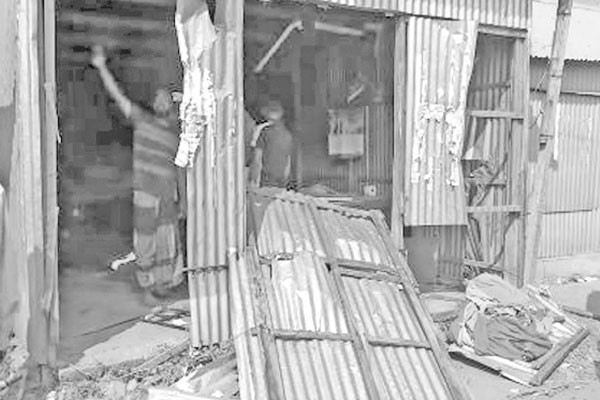 দুই জায়ের ঝগড়ায় রণক্ষেত্র গ্রাম