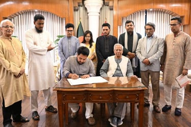 জুলাই সনদে স্বাক্ষর এনসিপির, ধন‍্যবাদ জানালেন প্রধান উপদেষ্টা