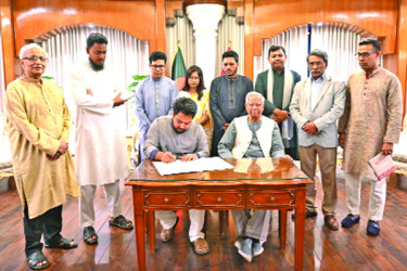 অবশেষে জুলাই সনদে স্বাক্ষর করল এনসিপি