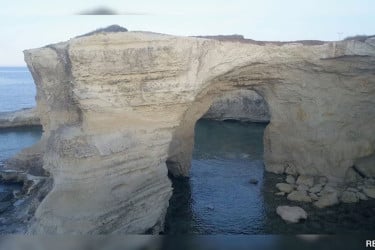 ভালোবাসা দিবসে ভেঙে পড়ল ইতালির বিখ্যাত ‘লাভার্স আর্চ’