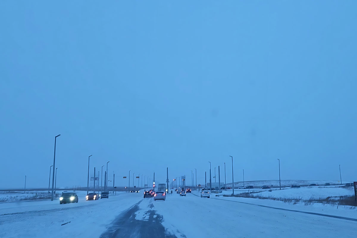 কানাডার ক্যালগেরিতে প্রচণ্ড শীত-তুষারপাতে বিপর্যস্ত জনজীবন