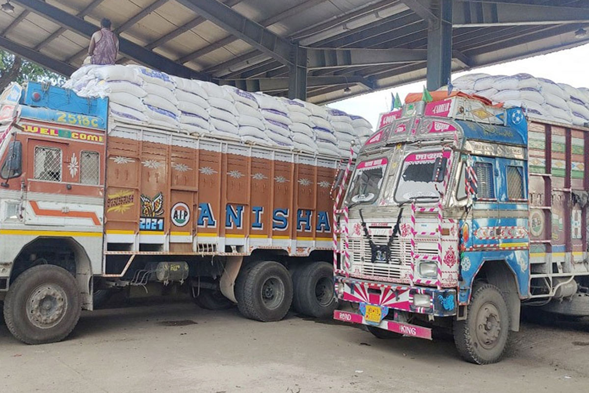 বেনাপোল বন্দর দিয়ে ৬ দিনে ২১০০ মেট্রিক টন চাল আমদানি