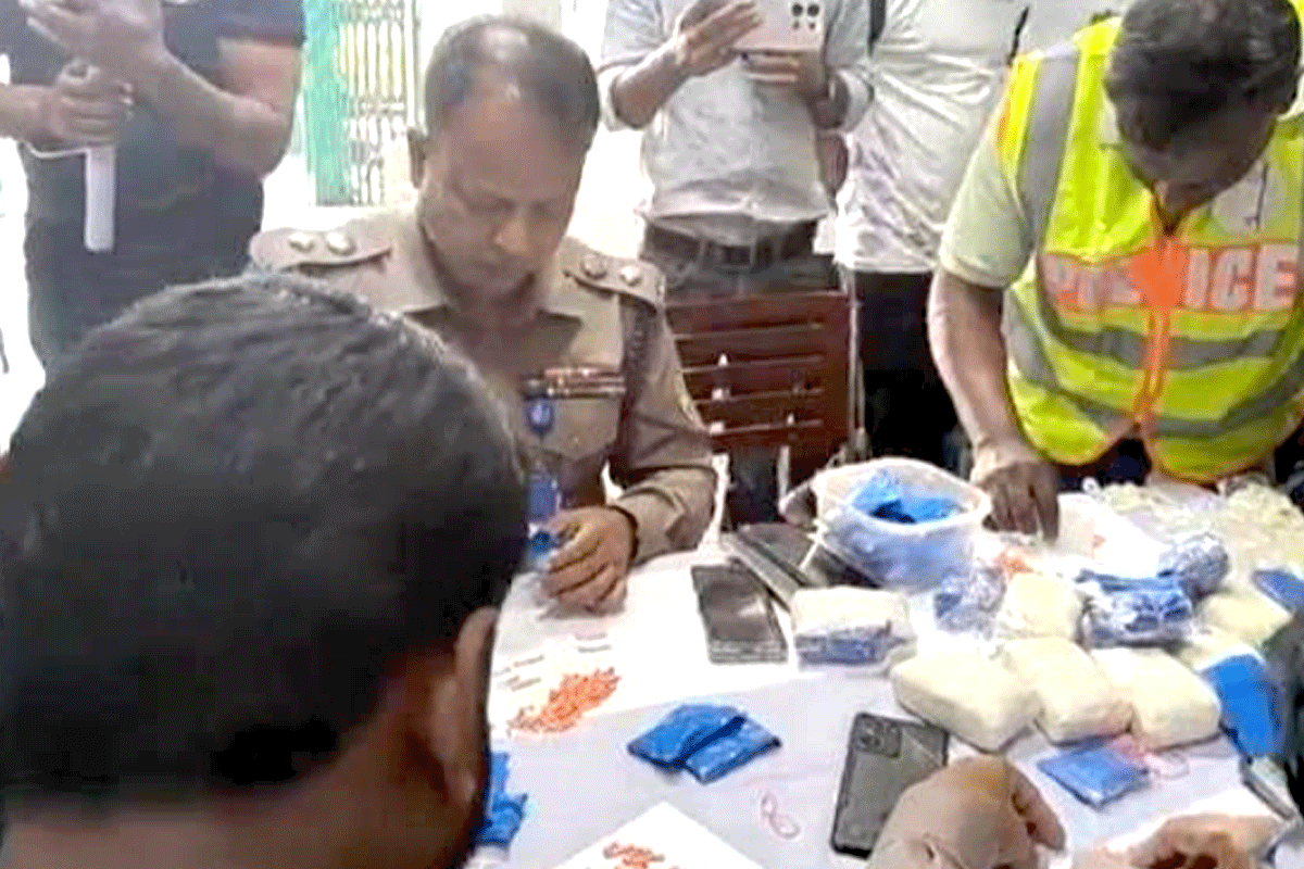 খুলনায় ২০ হাজার পিস ইয়াবাসহ মাদক কারবারি গ্রেফতার