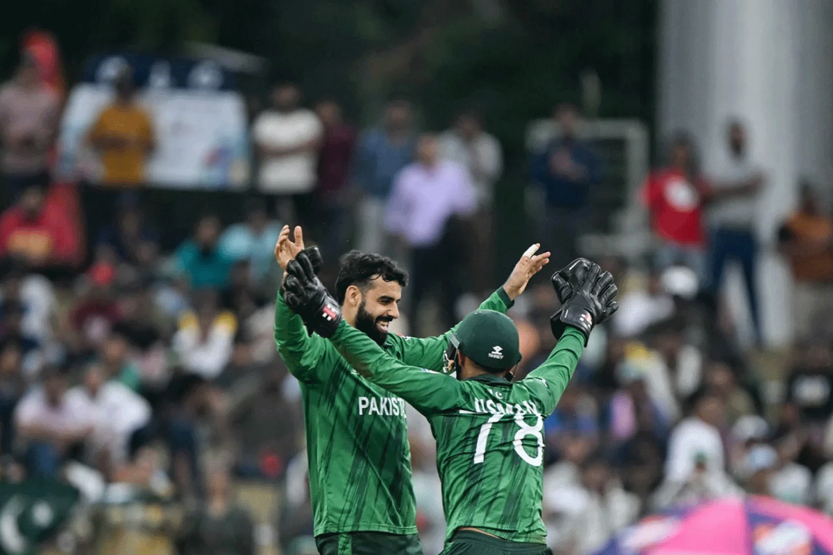 নামিবিয়াকে বড় ব্যবধানে হারিয়ে সুপার এইটে পাকিস্তান