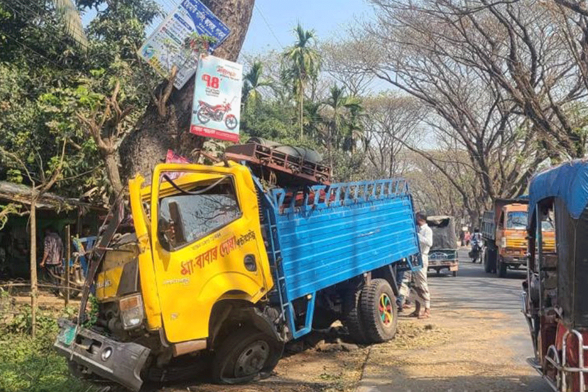 পাবনায় পৃথক সড়ক দুর্ঘটনায় নিহত ২