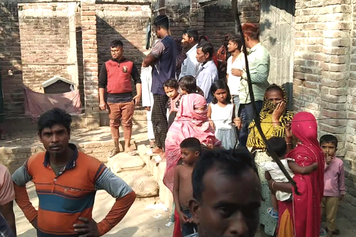 আটঘরিয়ায় পৃথক ঘটনায় দুইজন নিহত, ছেলে ও স্বামী আটক