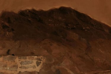 প্রাচীন কবরস্থানের ভেতরে মিলল গোপন সুড়ঙ্গ