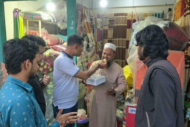 শহীদ উদ্দীন চৌধুরী এ্যানি মন্ত্রী হওয়ায় লক্ষ্মীপুরে আনন্দ মিছিল, মিষ্টি বিতরণ