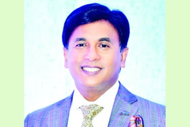 সরকারের প্রথম ও প্রধান অগ্রাধিকার হোক অর্থনৈতিক স্থিতিশীলতা!