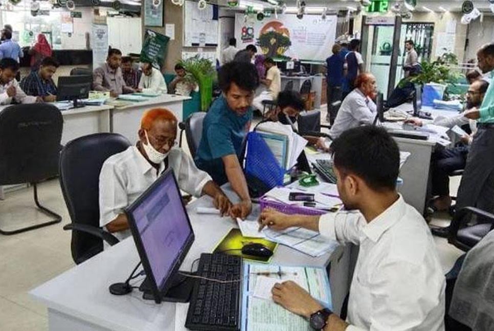 আজ থেকে নতুন সময়সূচিতে চলবে অফিস-আদালত