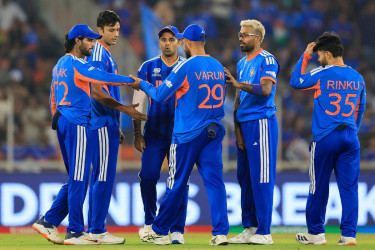 অপরাজিত থেকে গ্রুপ পর্ব শেষ করলো ভারত