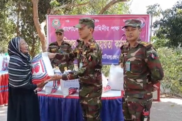 খাগড়াছড়িতে সেনাবাহিনীর মানবিক সহায়তা প্রদান