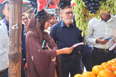 কুষ্টিয়ায় নিত্যপণ্যের বাজার নিয়ন্ত্রণে ভ্রাম্যমাণ আদালতের অভিযান