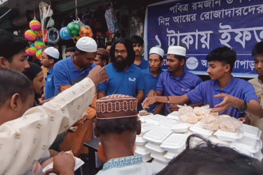 কলাপাড়ায় এক টাকায় মিলছে ৭ পদের ইফতার