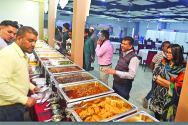 আইসিসিবিতে পুরান ঢাকার ইফতার উৎসব শুরু