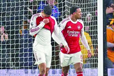 শিরোপার দৌড়ে আর্সেনালের বড় ধাক্কা