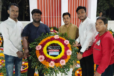 বাগেরহাটে বসুন্ধরা শুভসংঘের উদ্যোগে শহীদ মিনারে শ্রদ্ধাঞ্জলি নিবেদন