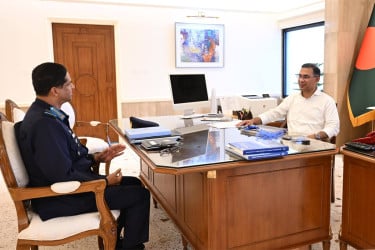 প্রধানমন্ত্রীর সঙ্গে বিমানবাহিনী প্রধানের সৌজন্য সাক্ষাৎ