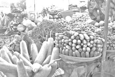 গোপালগঞ্জে নিত্যপণ্যের অস্বাভাবিক মূল্যবৃদ্ধি, বিপাকে ক্রেতা