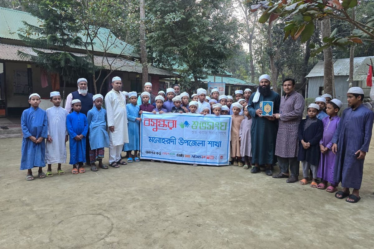 বসুন্ধরা শুভসংঘের উদ্যোগে ইফতার মাহফিল ও কোরআন শরিফ বিতরণ