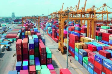 সম্ভাবনা-অনিশ্চয়তায় রপ্তানি