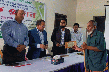 নেত্রকোনায় ছাদ ধসে নিহত শ্রমিকদের পরিবার পেল সরকারি অনুদান