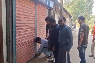 মুন্সীগঞ্জে আওয়ামী লীগ কার্যালয়ে তালা দিল এনসিপির নেতারা