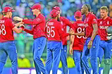 শ্রীলঙ্কাকে পাত্তাই দিল না ইংল্যান্ড