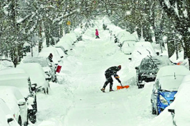 ভয়ংকর তুষার ঝড়ের হুমকিতে যুক্তরাষ্ট্র