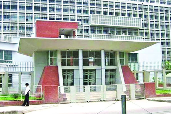 কর্মতৎপরতা বেড়েছে সচিবালয়ে