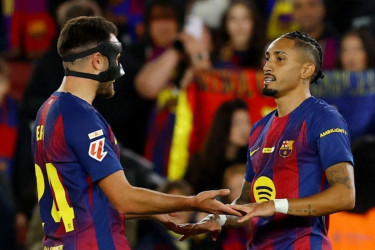 রিয়ালকে সরিয়ে শীর্ষস্থান দখল করল বার্সেলোনা