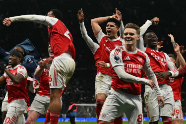 লন্ডন ডার্বি জিতে শীর্ষস্থান ধরে রাখল আর্সেনাল