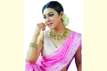 প্রকৃতির সান্নিধ্যে জয়া