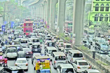 রাজধানীর সড়কে তীব্র যানজট