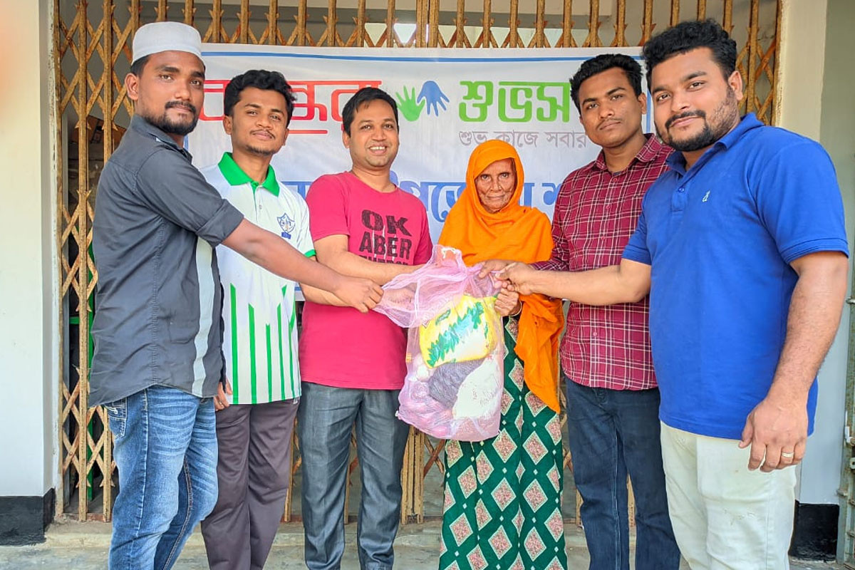 রমজান উপলক্ষে টেকনাফে অসচ্ছল পরিবারের মাঝে বসুন্ধরা শুভসংঘের খাদ্যসামগ্রী উপহার