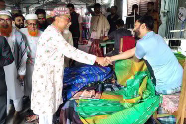 কুমারখালীতে কাপড়ের হাট পরিদর্শনে গিয়ে সিন্ডিকেট ভাঙার ঘোষণা দিলেন এমপি