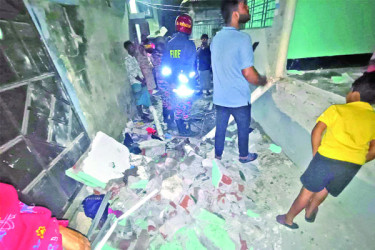 কুমিল্লায় গ্যাস সিলিন্ডারের লিকেজ থেকে বিস্ফোরণ