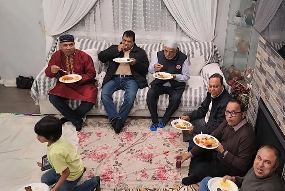 কানাডায় প্রবাসীদের ইফতার আয়োজন যেন একখণ্ড বাংলাদেশ