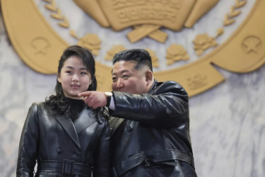 দক্ষিণ কোরিয়াকে পুরোপুরি ধ্বংসের হুমকি দিলেন কিম