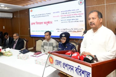 স্বচ্ছতার সাথে ফ্যামিলি কার্ড বিতরণ করা হবে : তথ্যমন্ত্রী