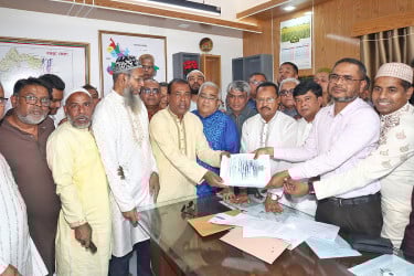 বগুড়া-৬ উপনির্বাচন: বিএনপি থেকে মনোনয়নপত্র উত্তোলন করলেন বাদশা