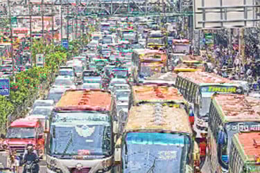 ঢাকা মহানগরীর যানজট নিরসনে ত্রিমুখী উদ্যোগ