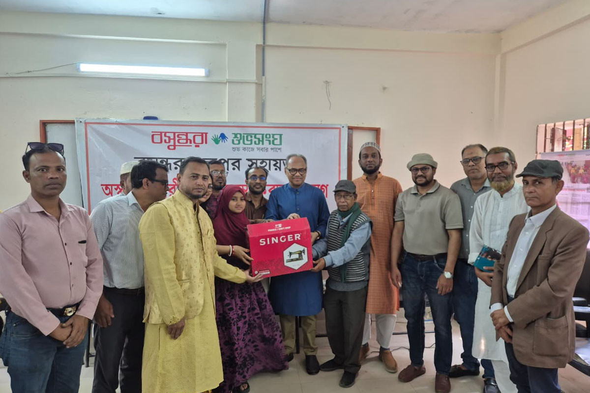 সেলাই মেশিনে ৩০ নারীর স্বপ্নযাত্রা