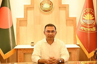 ছুটির দিনেও অফিস করছেন প্রধানমন্ত্রী