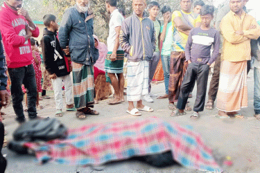 চিরিরবন্দরে বাসচাপায় যুবক নিহত