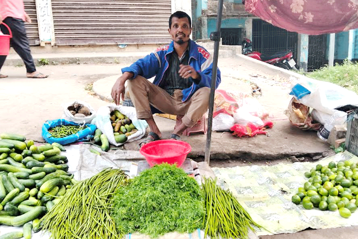 ঝিনাইদহে আগাম সজনে ডাটা চড়া দামে বিক্রি