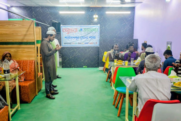 শরীয়তপুরে অসহায় ও খেটে খাওয়া মানুষের সঙ্গে বসুন্ধরা শুভসংঘের ইফতার