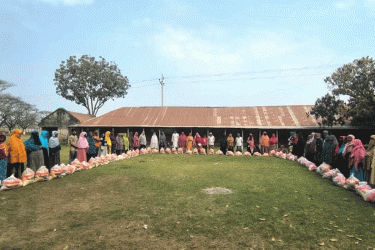 কুষ্টিয়ায় শতাধিক পরিবারের পাশে ইয়ুথ ডেভেলপমেন্ট ফোরাম