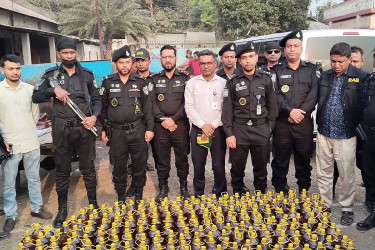 পরিত্যক্ত রাইস মিল থেকে টিসিবির ৭২২ বোতল তেল উদ্ধার