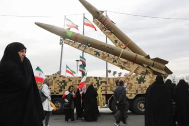 খামেনি নিহতের পর ইরান কীভাবে জবাব দিচ্ছে, অস্ত্রভাণ্ডার কতটা শক্তিশালী